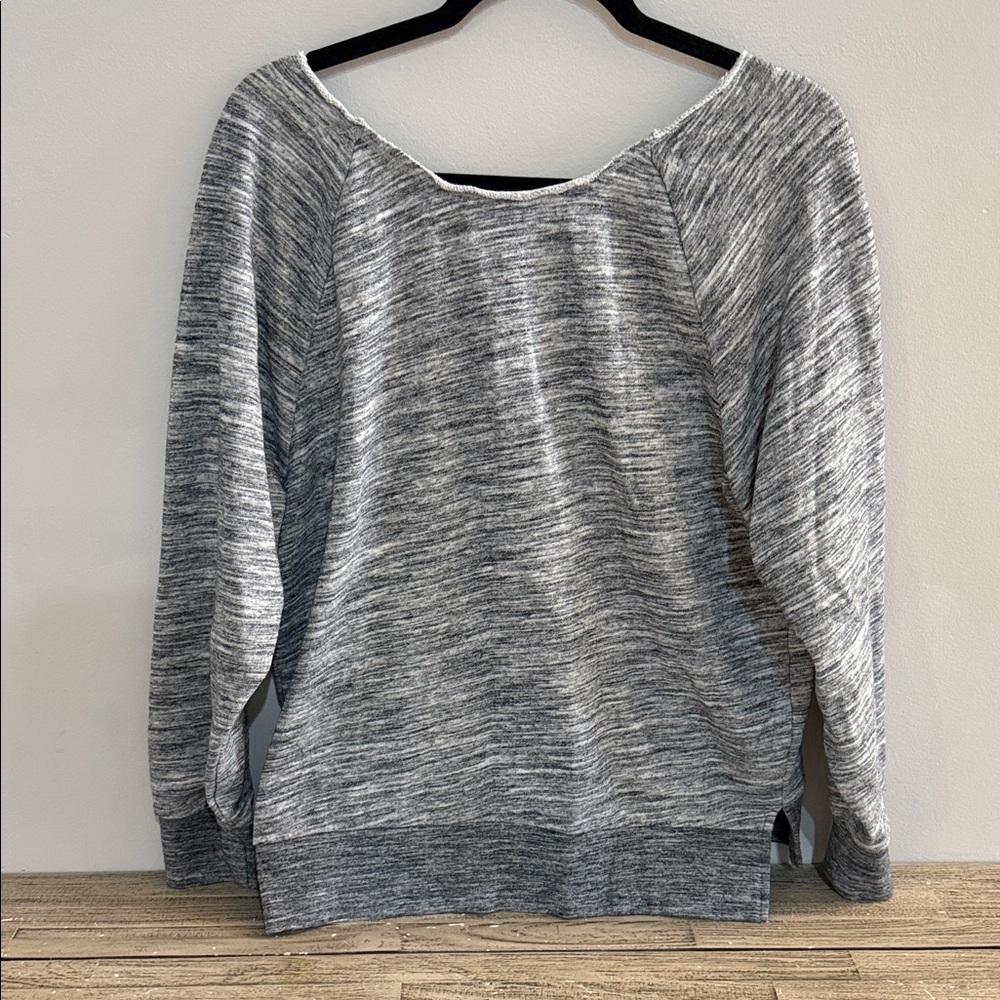 PINK Victoria's Secret Heathered Gray Sweater - Picture 5 of 5
